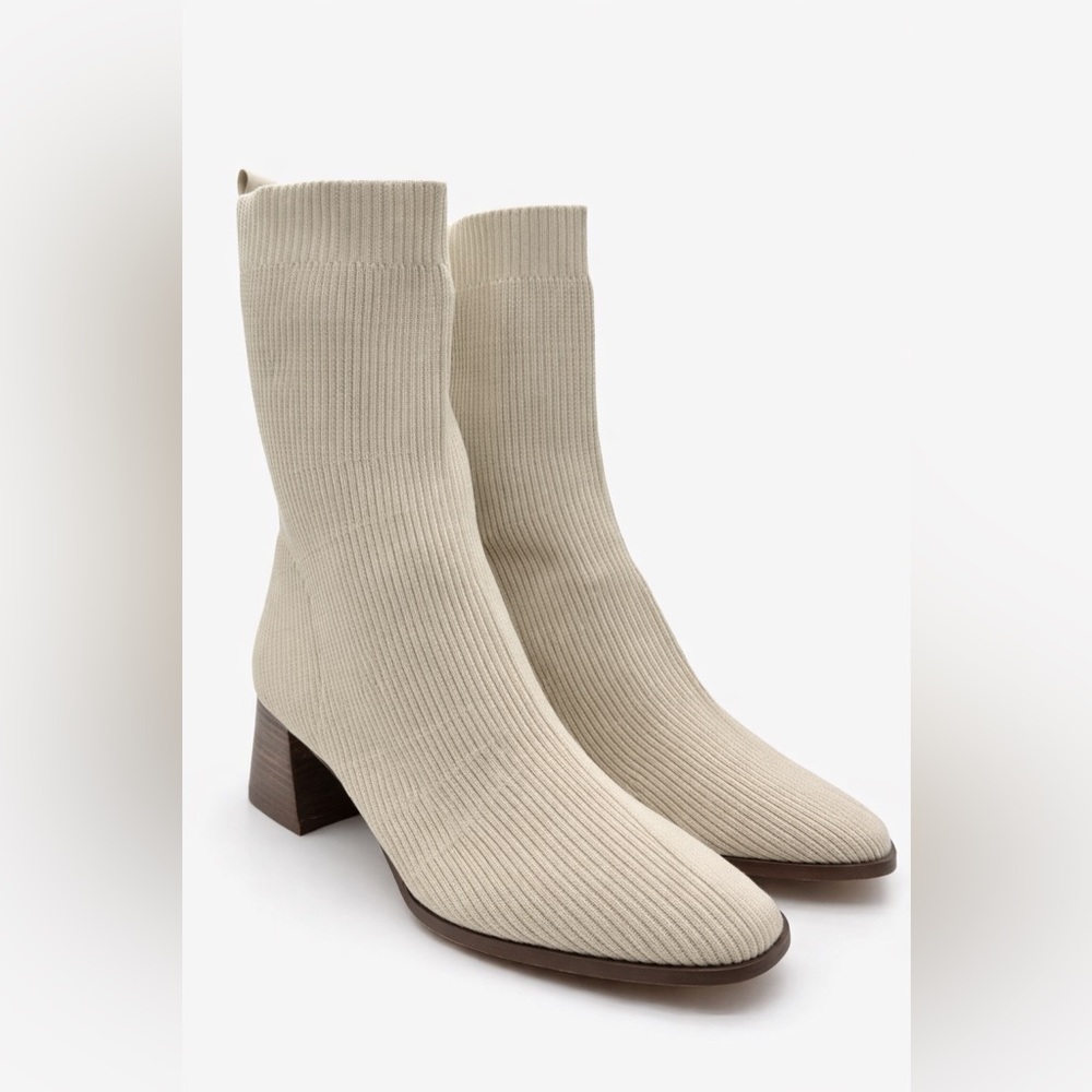 Cushionaire Cream Knit Sock Booties Block Heel Stretch Ankle Boots Size 10